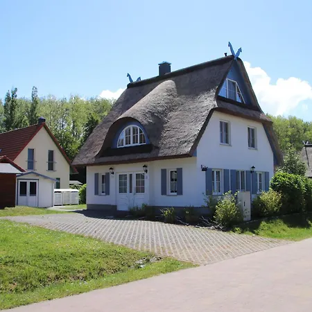 Mit Garten, Sauna, Kamin Und Whirlpool Holiday home Glowe