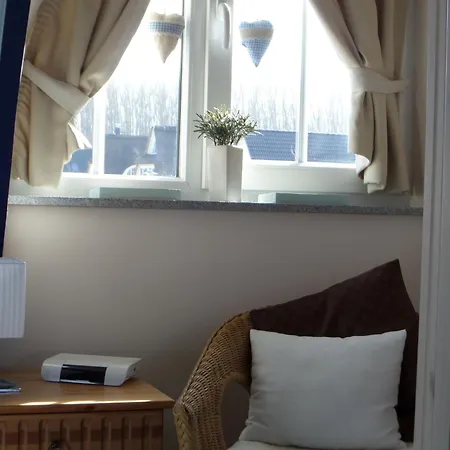 Mit Garten, Sauna, Kamin Und Whirlpool Holiday home Glowe