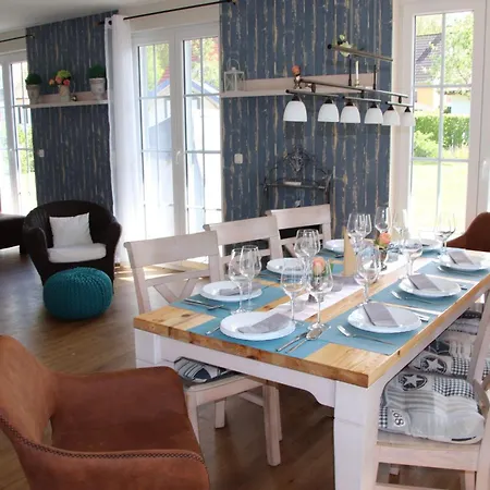 Mit Garten, Sauna, Kamin Und Whirlpool Holiday home